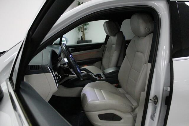 Porsche CAYENNE 3.0 E-Hybrid | NL-AUTO+N.A.P! | CARPLAY | WEGKL-TRHAAK | DAB | LED | CAMERA | SFEER |
