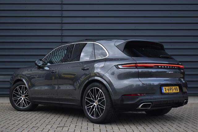Porsche CAYENNE 3.0 E-Hybrid 470pk Sport Chrono | Panorama | Matrix | ACC | 21'' Wielen | Bose | Trekhaak | Orig. NL |