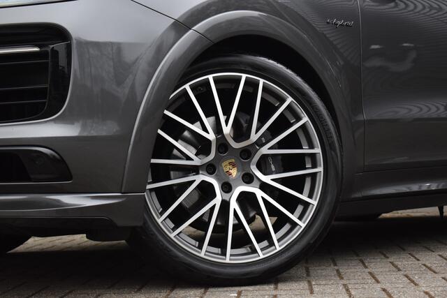 Porsche CAYENNE Coupé 3.0 E-Hybrid SportDesign Techart | Pano | ACC | 22'' Wielen | PDLS+ Matrix | Alcantara dakhemel | Matrix PDLS+ |