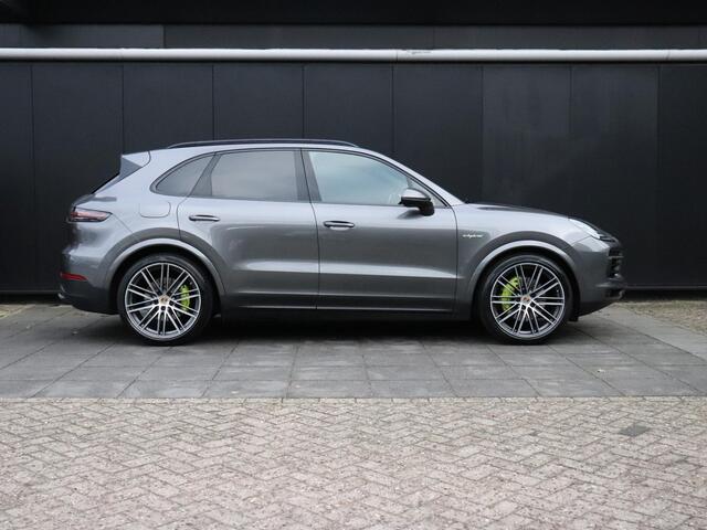 Porsche CAYENNE 3.0 E-Hybrid | LEDER | PANO-DAK | BOSE | LUCHTVERING | SPORTCHRONO | CAMERA | NAVI | STOELVERW. |