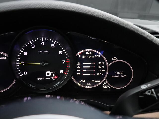 Porsche CAYENNE 3.0 E-Hybrid | LEDER | PANO-DAK | BOSE | LUCHTVERING | SPORTCHRONO | CAMERA | NAVI | STOELVERW. |