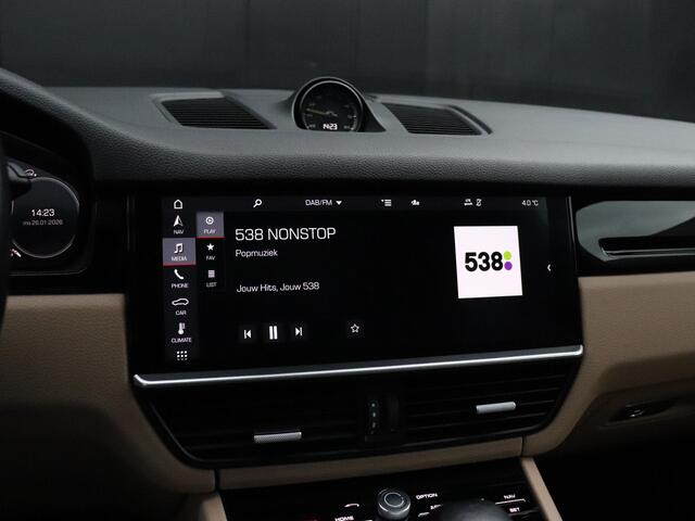 Porsche CAYENNE 3.0 E-Hybrid | LEDER | PANO-DAK | BOSE | LUCHTVERING | SPORTCHRONO | CAMERA | NAVI | STOELVERW. |