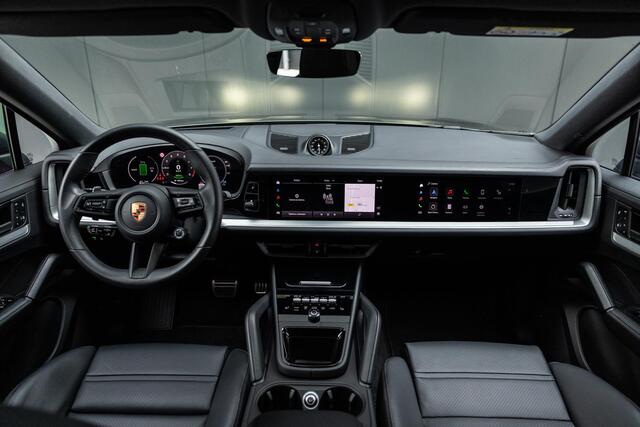 Porsche CAYENNE Coupé 3.0 S E-Hybrid | NL Auto | Trekhaak | Sport-Uitlaat | Sport-Design | Stuur/Stoelverwarming | PDLS+ | Keyless | PCM | Bose | PASM | Panoramadak | Sport-Chrono | Softclose | Surround View | HUD | Adaptieve Sportstoelen 18-Wegs |