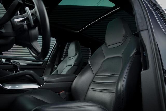 Porsche CAYENNE 4.0 Turbo / PSCB / Pano / Burmester / Stoelklima / Trekhaak Elek