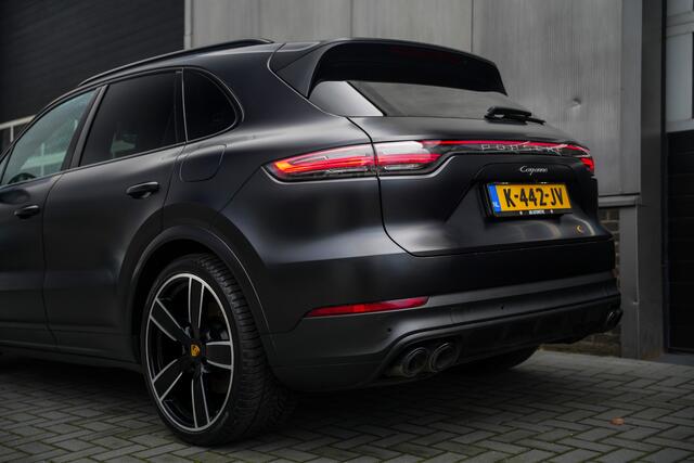Porsche CAYENNE 3.0 E-Hybrid 463 pk Sport-Chrono / Pano-Dak/ Matrix-Led/ Lucht-Vering/ Bose-Sound/ Sport-Stoelen/ Stoel.Verw/ 360-Camera/ Adap.Cruise/ 22'' LMV