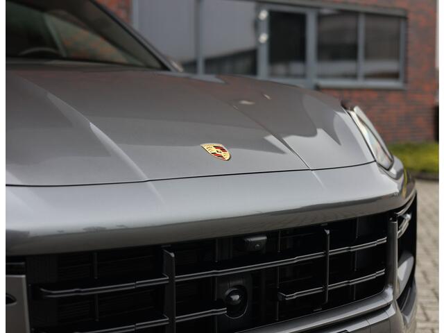 Porsche CAYENNE 3.0 E-Hybrid | Pano - Trekhaak - Pas. Display