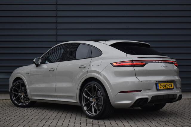 Porsche CAYENNE Coupé 3.0 E-Hybrid 462pk Lightweight | Carbon Dak | ACC | 22'' Wielen | Matrix PDLS+ | Luchtvering | 360 Camera |