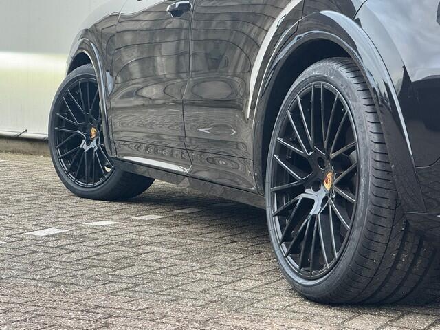 Porsche CAYENNE Coupé 3.0 E-Hybrid met Sport Design, Soft-Close, 22inch, Luchtvering, Bose, LED