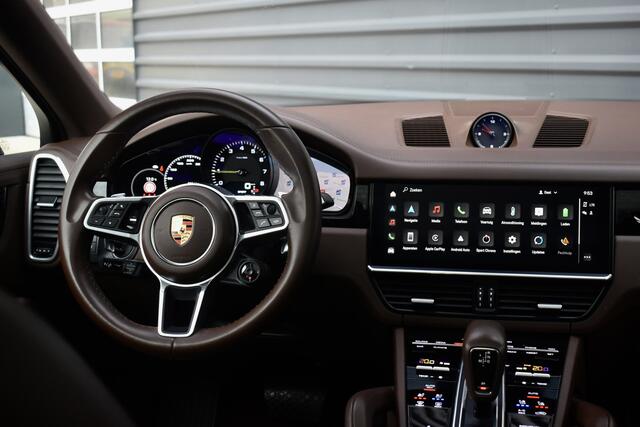 Porsche CAYENNE Coupé 3.0 E-Hybrid 462pk Platinum Edition SportDesign | Pano | ACC | Trekhaak | 22'' Wielen | Bose | Achterasbesturing | Stoelventilatie | Sportuitlaat |