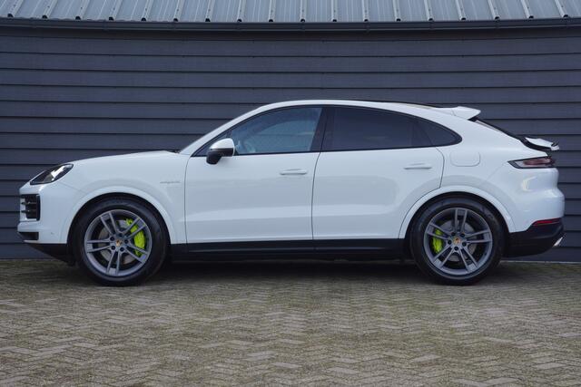 Porsche CAYENNE Coupé 3.0 E-Hybrid Black Edition - PANODAK - TREKHAAK - LUCHTVERING - BOSE -
