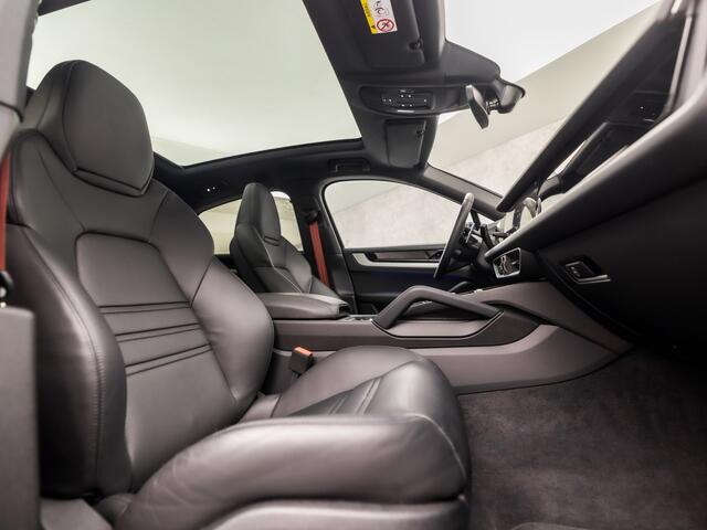 Porsche CAYENNE Coupé 3.0 E-Hybrid SportDesign 471Pk Automaat (PANORAMADAK, LUCHTVERING, SPORT CHRONO PAKKET, SPORTUITLAAT, MEMORY SEATS, SFEERVERLICHTING, RODE GORDELS, NIEUWSTAAT)