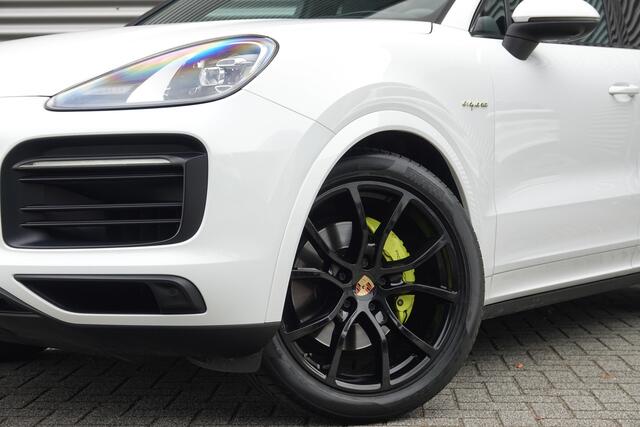 Porsche CAYENNE Coupé 3.0 E-Hybrid | Sport Chrono | Pano | Alcantara | Luchtvering | HUD | Memory | 360 |