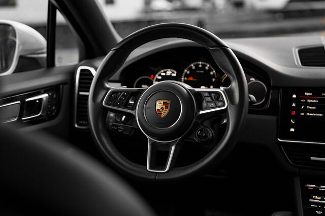 Porsche CAYENNE Coupé 3.0 E-Hybrid Platinum Edition | Luchtvering | Sport Chrono | 360 camera | Stoelen pakket met geheugenfunctie | 22"