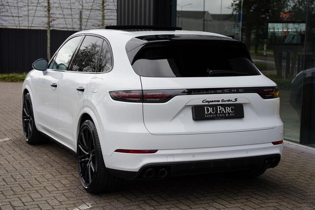 Porsche CAYENNE 4.0 Turbo S E-Hybrid PCCB / Panoramadak / Bose / 22 Inch