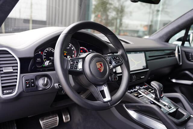 Porsche CAYENNE 4.0 Turbo S E-Hybrid PCCB / Panoramadak / Bose / 22 Inch