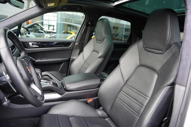 Porsche CAYENNE 4.0 Turbo S E-Hybrid PCCB / Panoramadak / Bose / 22 Inch