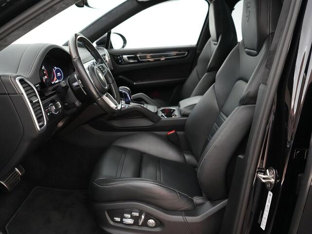 Porsche CAYENNE Coupé 441pk 2.9 S |1e eigenaar|panoramadak|sport design|Bose|memory|achteras besturing|soft close|360 camera|HUD|carbon interieur|luchtvering|Apple carplay|stoelventilatie en verwarming|