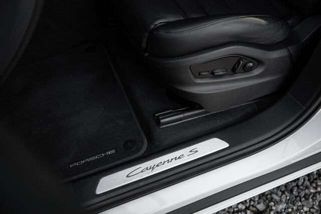 Porsche CAYENNE Coupé 3.0 S E-Hybrid 520pk | Burmester | Stoel Klimate | Sportuitl. | El. Trekh. | Panorama |