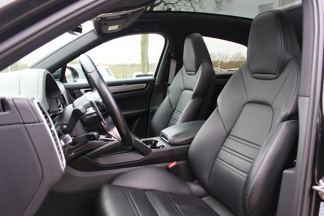 Porsche CAYENNE Coupé 3.0 E-Hybrid Platinum Edition / Panoramadak / 360Camera / Luchtvering / 21'' / Sfeerverlichting / Sportchrono / Bose / Keyless / Sportuitlaat / Dodehoek / DAB / Stoelverwarming / ACC