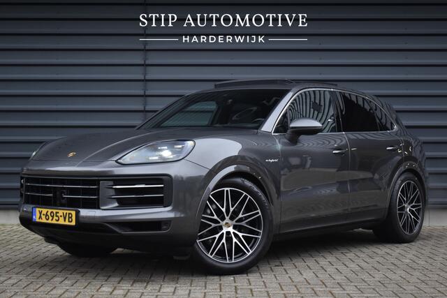 Porsche CAYENNE 3.0 E-Hybrid 470pk Sport Chrono | Pano | Matrix | ACC | 21'' Wielen | Bose | Trekhaak | Orig. NL |