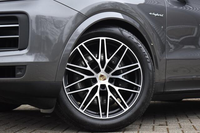 Porsche CAYENNE 3.0 E-Hybrid 470pk Sport Chrono | Pano | Matrix | ACC | 21'' Wielen | Bose | Trekhaak | Orig. NL |