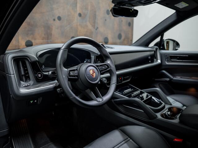 Porsche CAYENNE 3.0 E-Hybrid Black Edition | Achterasbest. | Trekhaak | SportDesign | 18-weg | InnoDrive | Pano |