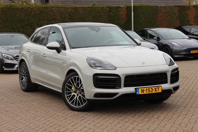 Porsche CAYENNE Coupé 3.0 E-Hybrid / Panoramadak / 360Camera / Sportdesign+Chrono / Luchtvering / 22'' / Sportuitlaat / Dodehoek / DAB / Bose / Stoelverwarming 4x / Cruise Control