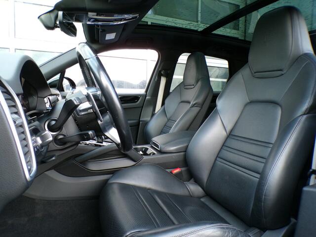 Porsche CAYENNE 3.0 E-Hybrid Platinum Edition, Trekhaak / BOSE Surround Sound / Carplay + Android Auto / Leder / Luchtvering / Elektr. Schuifdak / 22 '' LMV
