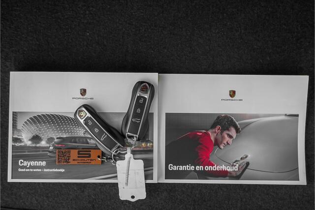 Porsche CAYENNE 3.0 E-Hybrid Platinum Edition Pano Sport Chrono & Design 18W Stoel 21"