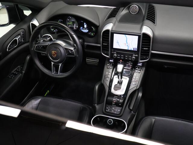 Porsche CAYENNE 3.0 S E-Hybrid Platinum Edition [LUCHTVERING, SCHUIFKANTELDAK, TREKHAAK UITKLAPBAAR, MEMORY SEATS, BOSE, STOELVERWARMING V+A, CAMERA, CRUISE, BLUETOOTH, CLIMATE, NIEUWSTAAT]