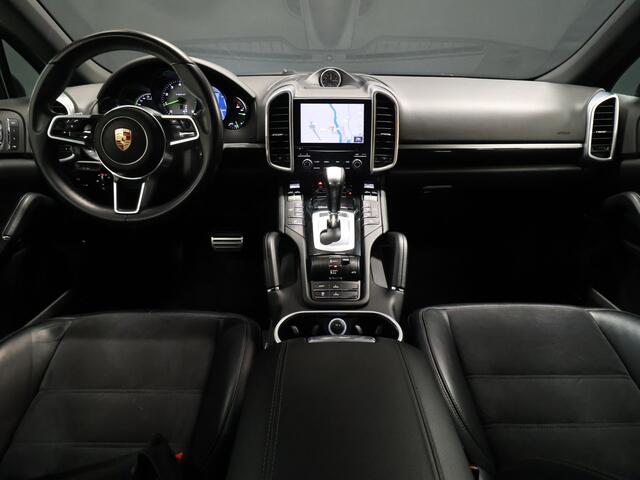 Porsche CAYENNE 3.0 S E-Hybrid Platinum Edition [LUCHTVERING, SCHUIFKANTELDAK, TREKHAAK UITKLAPBAAR, MEMORY SEATS, BOSE, STOELVERWARMING V+A, CAMERA, CRUISE, BLUETOOTH, CLIMATE, NIEUWSTAAT]
