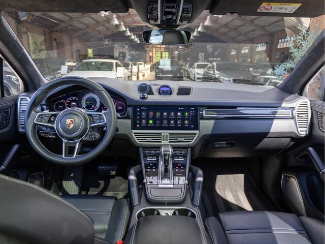 Porsche CAYENNE 3.0 E-Hybrid Platinum Edition *1STE EIG | NAP | VOL! | Techart | Pano | Sportuitl. | Stoelvent- & verw. V+A | HUD | Volleder/Alcantara | Carbon*