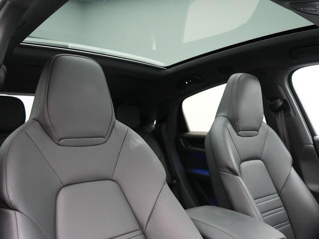 Porsche CAYENNE Coupé 3.0 E-Hybrid PHEV | MY 2024 Facelift | | Trekhaak Af Fabriek | Panodak | Luchtvering | Sportuitlaat | PDLS+ | Sport Chrono | InnoDrive Adaptive Cruise | SportDesign | Head up | Soft Close | 22"L.M | 360 Camera | Plug In Hybrid