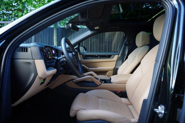 Porsche CAYENNE 3.0 E-Hybrid / Dark Olive P.T.S.