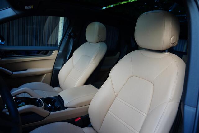 Porsche CAYENNE 3.0 E-Hybrid / Dark Olive P.T.S.