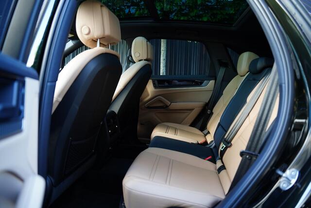Porsche CAYENNE 3.0 E-Hybrid / Dark Olive P.T.S.