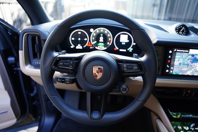 Porsche CAYENNE 3.0 E-Hybrid / Dark Olive P.T.S.