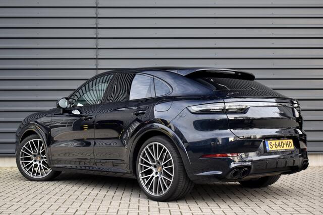 Porsche CAYENNE Coupé 3.0 E-Hybrid 462pk Platinum Edition SportDesign | Pano | ACC | Trekhaak | 22'' Wielen | Bose | Achterasbesturing | Stoelventilatie | Sportuitlaat |