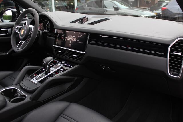Porsche CAYENNE Coupé 3.0 E-Hybrid / Trekhaak / Panoramadak / 360Camera / Head-up / Burmester / Softclose / Keyless / 21'' / Luchtvering / Nachtzicht / Carbon intr. / Sportdesign+Chrono / Stoelventilatie+Verwarming / Dodehoek