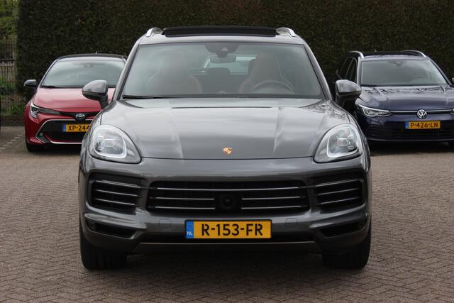 Porsche CAYENNE 3.0 E-Hybrid / Trekhaak / Panoramadak / Camera / Luchtvering / 22'' / Sportchrono / Bose / Stoelventilatie+Verwarming / Cruise Control