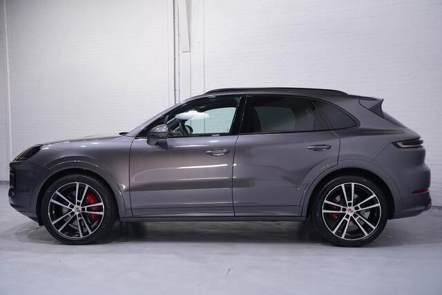 Porsche CAYENNE 4.0 V8 S ex bpm. pano-dak soft-close sportuitlaat luchtvering(PASM) electr.trekhaak stoelverwarming v+a en geventileerde voorstoelen exterieur-pakket DAB private-glas 22"lmv sport design sport-chrono Bose sounsystem 360-camera soft-close HUD ACC sportsto