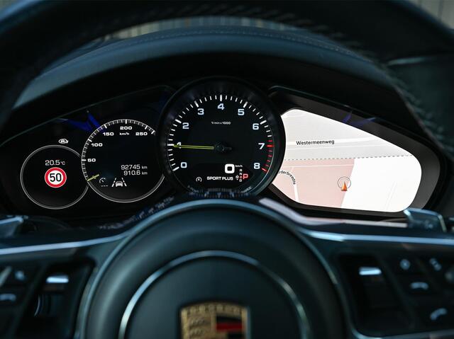 Porsche CAYENNE Coupé 3.0 E-Hybrid | NL Auto | Dealer Onderhouden | 18-Wegs Memory Seats | Panoramadak | 360 Camera | Luchtvering | Bose | Sport Chrono | Stoelventilatie | Stuur verwarmd | Soft Close | Trekhaak |