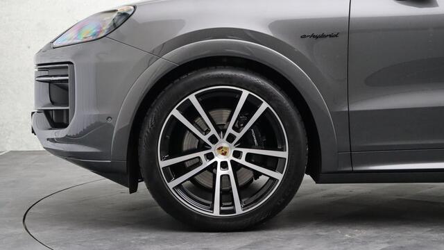 Porsche CAYENNE 3.0 E-Hybrid SportDesign | Stoelventilatie | Head-up | Panoramadak | Soft-Close | InnoDrive | Trekhaak | Sportuitlaat | BOSE Sound | Bijrijdersdisplay