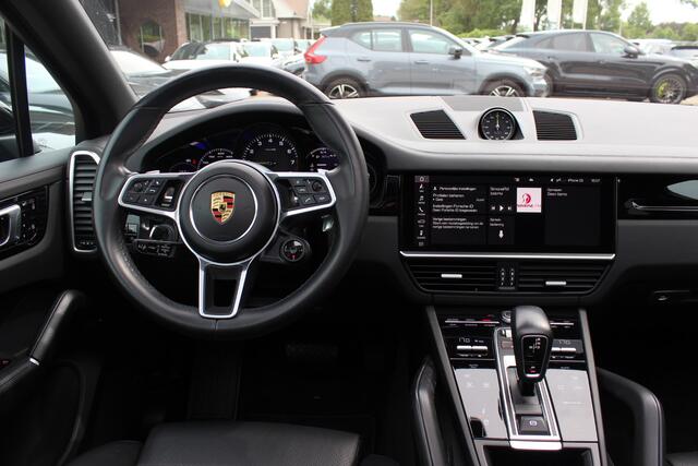 Porsche CAYENNE 3.0 E-Hybrid / Panoramadak / Camera / Head-up / Leder / 21'' / Luchtvering / Bose / Sportuitlaat / Sportchrono / Stuur+Stoelverwamring / Dodehoek / DAB / ACC