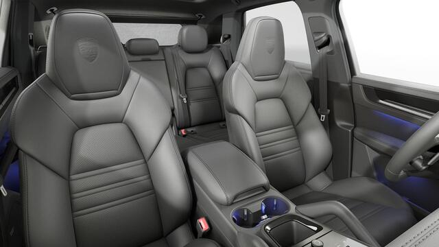 Porsche CAYENNE 3.0 E-Hybrid Black Edition SportDesign PANO|HEADUP|ACC|22INCH|SPORTSTOELEN|TREKHAAK