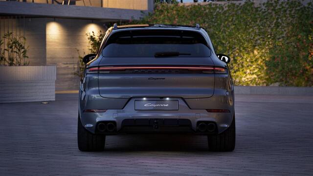 Porsche CAYENNE 3.0 E-Hybrid Black Edition SportDesign PANO|HEADUP|ACC|22INCH|SPORTSTOELEN|TREKHAAK