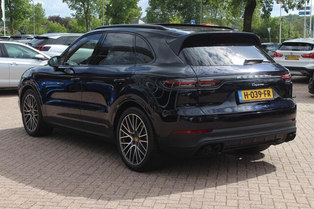 Porsche CAYENNE 3.0 E-Hybrid / Trekhaak / Panoramadak / Camera / Head-up / 21'' / Achterasbesturing / Luchtvering / Sportchrono / Bose / Softclose / Dodehoek / Keyless / DAB / Stuurverwarming / Stoelverwarming