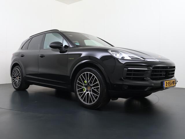 Porsche CAYENNE 3.0 E-Hybrid Platinum Edition VAN: 77.900,- VOOR: 72.440,- UW WKVOORDEEL: 5.460,- | MEM. SEATS | Luchtvering | pano | stoelverwarming + verkoeling | 360 camera | Bose | sportchrono | mega knappe auto! | incl 12 mnd Bovag garantie |