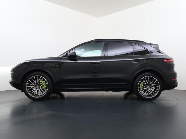 Porsche CAYENNE 3.0 E-Hybrid Platinum Edition VAN: 77.900,- VOOR: 72.440,- UW WKVOORDEEL: 5.460,- | MEM. SEATS | Luchtvering | pano | stoelverwarming + verkoeling | 360 camera | Bose | sportchrono | mega knappe auto! | incl 12 mnd Bovag garantie |