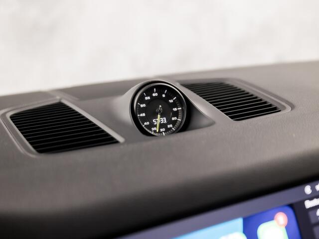 Porsche CAYENNE 3.0 E-Hybrid Sport 463Pk (SPORTCHRONO PAKKET, LUCHTVERING, SOH 95%, APPLE CARPLAY, MEMORY SEATS, STOELVERWARMING, GETINT GLAS, CAMERA, NIEUWSTAAT)